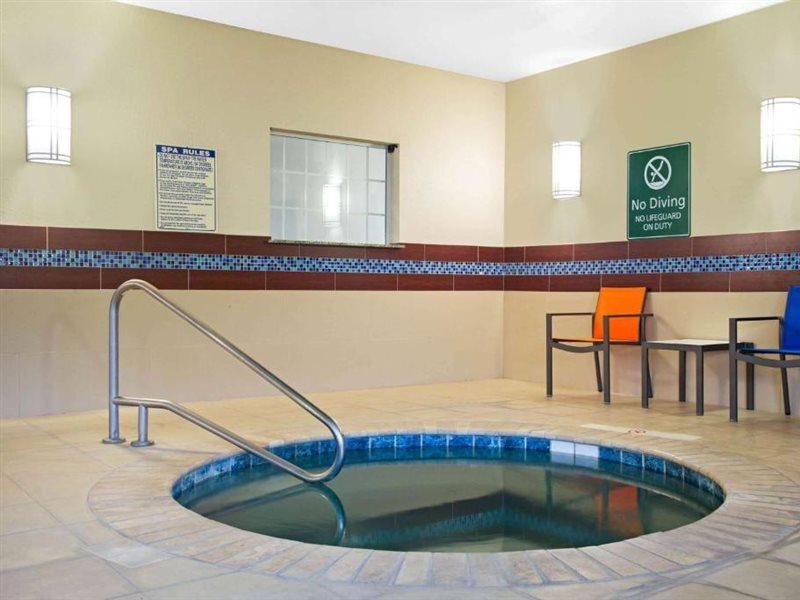 La Quinta By Wyndham Pearsall Buitenkant foto
