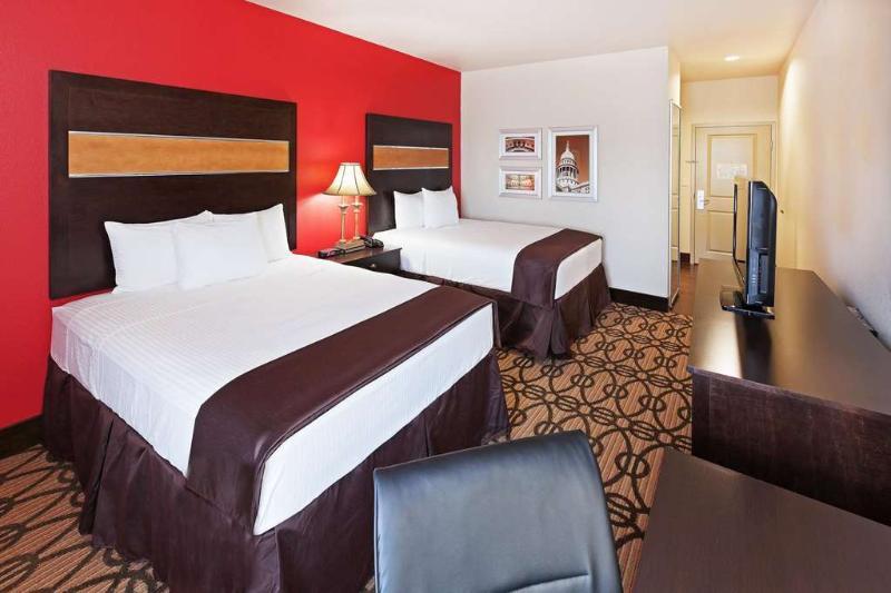 La Quinta By Wyndham Pearsall Buitenkant foto